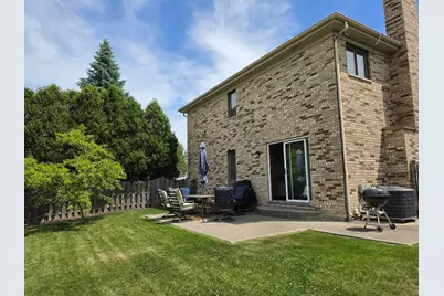 736 Yorkshire Lane, Des Plaines, IL 60016 - Photo 3