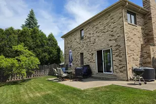 736 Yorkshire Ln, Des Plaines, IL 60016 - Photo 3