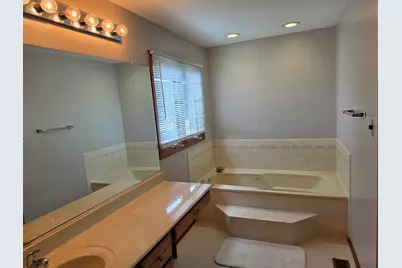 736 Yorkshire Lane, Des Plaines, IL 60016 - Photo 15