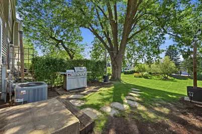 1996 Holbrook Lane, Hoffman Estates, IL 60194 - Photo 33