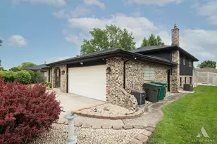7737 Cashew Dr, Orland Park, IL 60462 - Photo 5