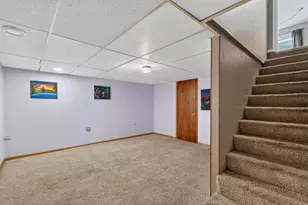 613 E 3rd St, Lockport, IL 60441 - Photo 21