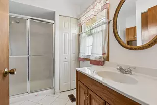 1105 E Point Dr, Schaumburg, IL 60193 - Photo 15
