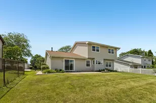 1105 E Point Dr, Schaumburg, IL 60193 - Photo 21