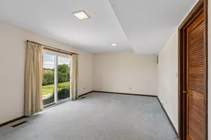 1105 E Point Dr, Schaumburg, IL 60193 - Photo 9