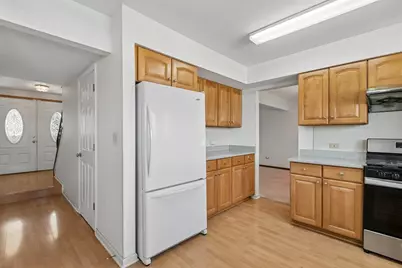 1105 E Point Drive, Schaumburg, IL 60193 - Photo 7