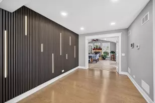 24 W Berkley Dr, Arlington Heights, IL 60004 - Photo 17