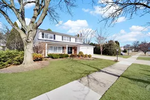 24 W Berkley Dr, Arlington Heights, IL 60004 - Photo 3