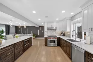 24 W Berkley Dr, Arlington Heights, IL 60004 - Photo 11