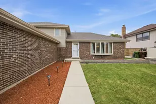 8612 Carriage Ln, Tinley Park, IL 60487 - Photo 3