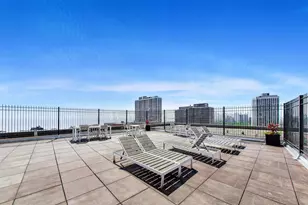2930 N Sheridan Rd, Chicago, IL 60657 - Photo 21