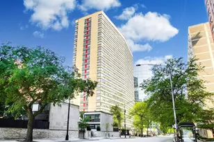 2930 N Sheridan Rd, Chicago, IL 60657 - Photo 1