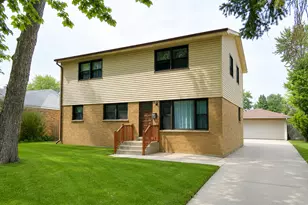 1508 W Palm Dr, Mount Prospect, IL 60056 - Photo 1