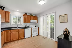 2442 Brunswick Cir, Woodridge, IL 60517 - Photo 7