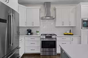 641 Bourbon Ct, Naperville, IL 60565 - Photo 7