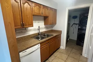 5700 Dutch Mill Ct, Hanover Park, IL 60133 - Photo 7