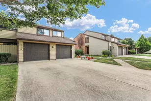 2138 Harbor Town Cir, Champaign, IL 61821 - Photo 9