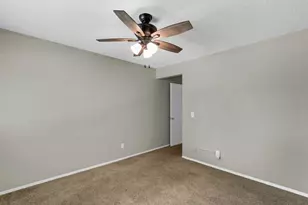 2138 Harbor Town Cir, Champaign, IL 61821 - Photo 23