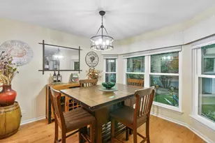 627 N Charter Hall Dr, Palatine, IL 60067 - Photo 9