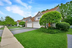 627 N Charter Hall Dr, Palatine, IL 60067 - Photo 1