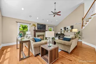 320 N Waynes Ct, Palatine, IL 60067 - Photo 9