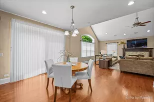 320 N Waynes Ct, Palatine, IL 60067 - Photo 17