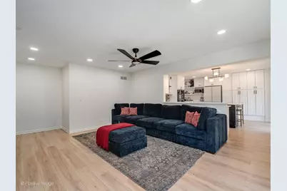 809 Brook Court, Glen Ellyn, IL 60137 - Photo 9