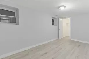 910 W Gunnison St, Chicago, IL 60640 - Photo 3