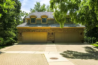 640 Walnut Oaks Drive, Roselle, IL 60172 - Photo 1