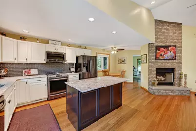 10293 E Hickory Ridge Drive, Rochelle, IL 61068 - Photo 9