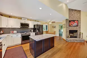 10293 E Hickory Ridge Dr, Rochelle, IL 61068 - Photo 9