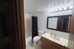 266 Greensboro Ct, Elk Grove Village, IL 60007 - Photo 13