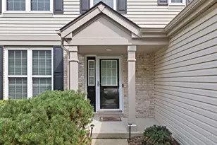 2346 Woodside Ct, Carpentersville, IL 60110 - Photo 3