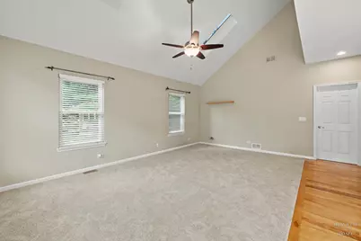 [Address not provided], Carpentersville, IL 60110 - Photo 13