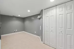 2346 Woodside Ct, Carpentersville, IL 60110 - Photo 31