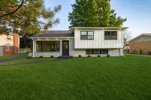 1707 W Martin Ln, Mount Prospect, IL 60056 - Photo 1