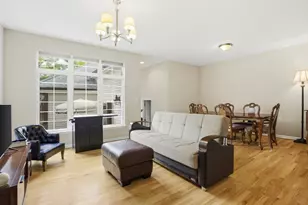 4243 Linden Tree Ln, Glenview, IL 60026 - Photo 5