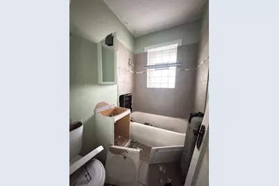7954 S Maryland Avenue, Chicago, IL 60619 - Photo 3
