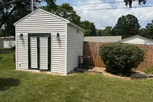 1404 Rolling Green Dr, Mendota, IL 61342 - Photo 13