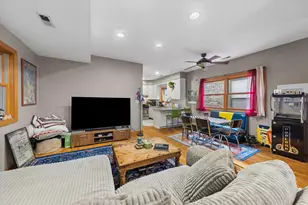 1721 W Julian St, Chicago, IL 60622 - Photo 3