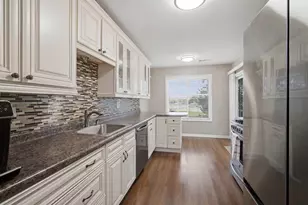 1695 Mansfield Ct, Roselle, IL 60172 - Photo 9