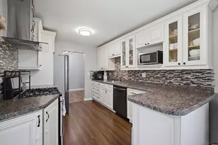 1695 Mansfield Ct, Roselle, IL 60172 - Photo 11