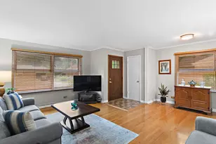 846 Sioux Dr, Elgin, IL 60120 - Photo 3