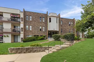 2216 Country Club Dr, Woodridge, IL 60517 - Photo 1