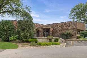 2216 Country Club Dr, Woodridge, IL 60517 - Photo 15