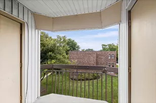 2216 Country Club Dr, Woodridge, IL 60517 - Photo 5