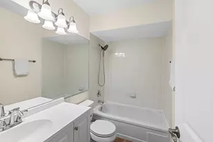2216 Country Club Dr, Woodridge, IL 60517 - Photo 9