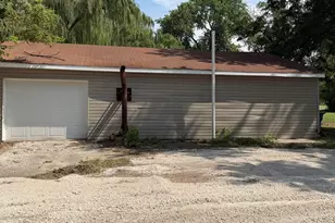 527 W 6th St, Centralia, IL 62801 - Photo 5