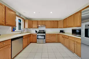 8840 Leslie Dr, Orland Hills, IL 60487 - Photo 9