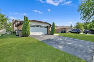 8840 Leslie Dr, Orland Hills, IL 60487 - Photo 3